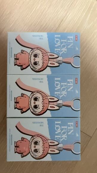 Labubu Pin for love - N - vinyl plush pendant - Picture 2 of 3